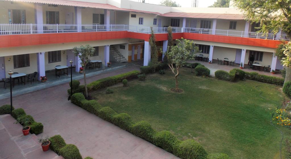 Hotel Goverdhan Tourist Complex Fatehpur Sīkri Eksteriør billede